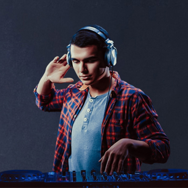 DJ